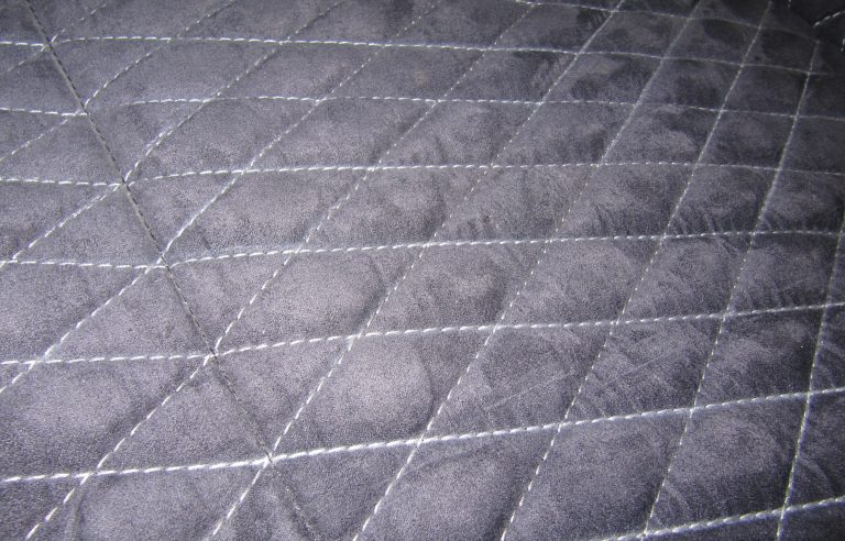 Detailansicht Kofferraumteppich / Nahtfarbe: Silbergrau