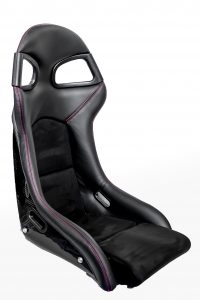Schrägansicht GT3-Style-Sitz / rote Naht